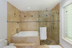Shower, hair dryer, towels - 702 Managed By Brampton Park (Boynton Beach)