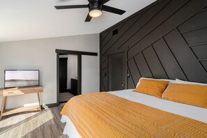 3 bedrooms, free WiFi, bed sheets - 2Kings 2Doubles - Boat Dock in Cozy Cove PetsAsk (Mead)