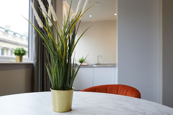 Suite Kota | 2 kamar tidur, seprai premium, tirai kedap cahaya, dan kedap suara