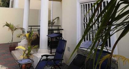 4bed Villa Sleeps 8 - Wifi, Parking, Garden