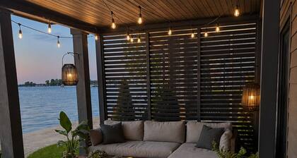 Roxie's Modern Lake Front House on the water!