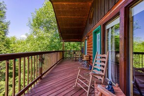 Terrace/patio - Strawberry Fields, Pool Access, Near Dollywood, $560 FREE tickets each paid day (Sevierville)
