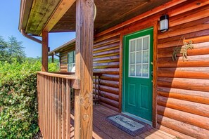Exterior detail - Strawberry Fields, Pool Access, Near Dollywood, $560 FREE tickets each paid day (Sevierville)