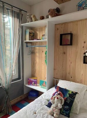 3 chambres, fer et planche à repasser, draps fournis