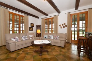 Villa Familiale, plusieurs chambres, 2 salles de bains, côté montagne (Villa Cerbaie) | Coin séjour