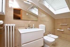 Family Villa, Multiple Bedrooms, 2 Bathrooms, Mountainside (Villa Cerbaie) | Bathroom | Shower, bidet, towels, soap