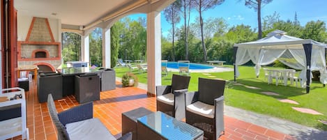 Villa Familiale, plusieurs chambres, 2 salles de bains, cÎté montagne (Villa Cerbaie) | Restauration extérieure