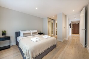 Tabla de planchar con plancha, cunas gratuitas y wifi gratis