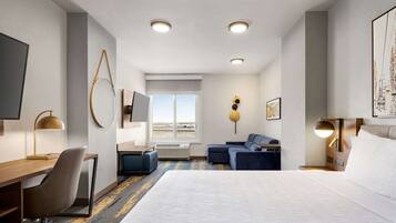 Deluxe Room, 1 King Bed, Non Smoking | Premium bedding, desk, laptop workspace, blackout drapes