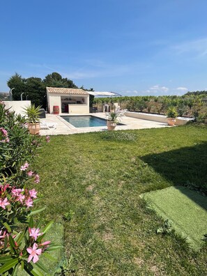 Outdoor pool - Mas of Olives (Vénéjan)