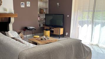 3 bedrooms, desk, iron/ironing board, WiFi