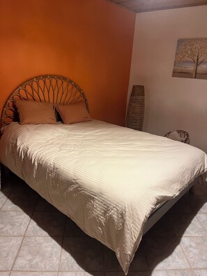 3 Schlafzimmer, Schreibtisch, Bügeleisen/Bügelbrett, WLAN