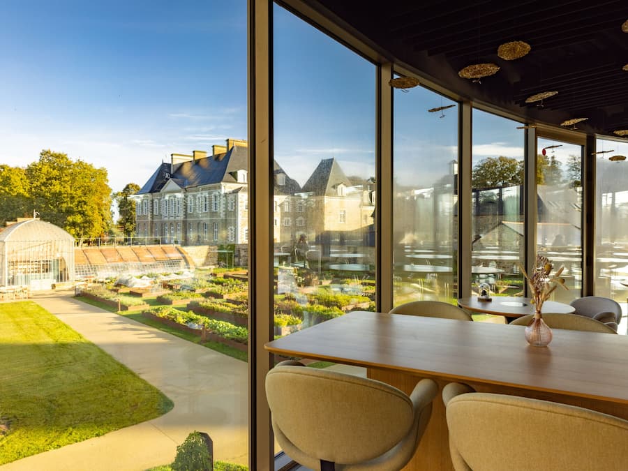 2 restaurants, lunch, dinner, brunch served; French cuisine