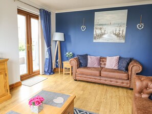Cottage | Living room | TV - Aurora (Holyhead)