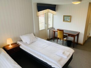 Desk, free WiFi, bed sheets - Hotelli Uninen Kotka (Kotka)