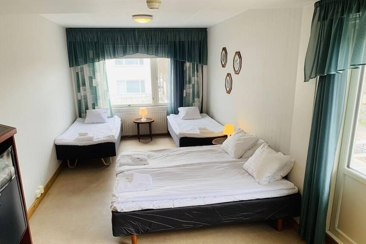 Standard Quadruple Room | Desk, WiFi (free), bed sheets