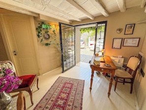 Reception - 1870's Taş Konak Üç Oda (Urla)