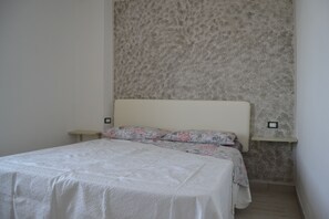1 bedroom, bed sheets