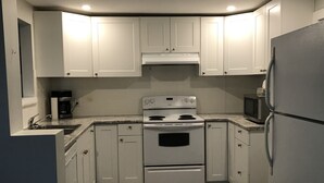 Coffee/tea maker, fridge, microwave, stovetop