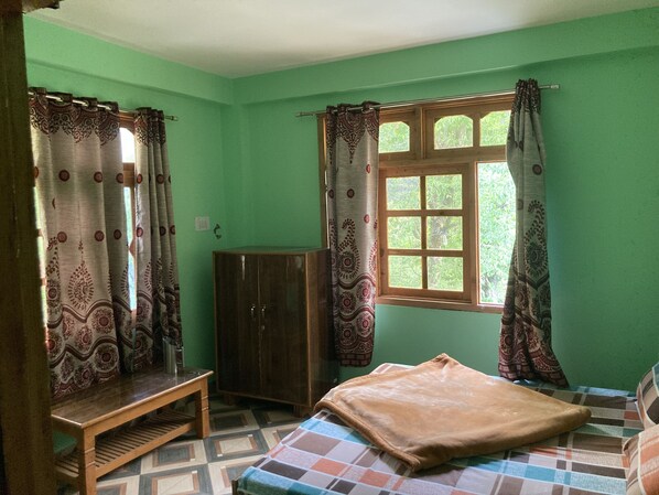 1 bedroom, desk, free WiFi, bed sheets