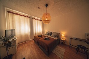 1 chambre, bureau, fer et planche à repasser, accès au Wi-Fi (inclus)