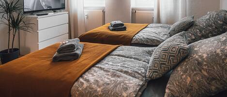 1 室のベッドルーム、デスク、アイロン / アイロン台、WiFi (無料)