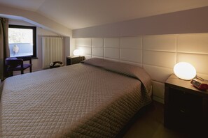 4 Schlafzimmer, Schreibtisch, Bügeleisen/Bügelbrett, kostenloses WLAN
