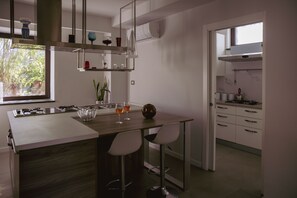 Fridge, oven, stovetop, dishwasher - Alcantara Home view (Gravà - Castiglione di Sicilia)