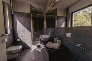 Shower, hair dryer, bidet, towels - Alcantara Home view (Gravà - Castiglione di Sicilia)