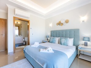 4 Schlafzimmer, Schreibtisch, Bügeleisen/Bügelbrett, Reisekinderbett