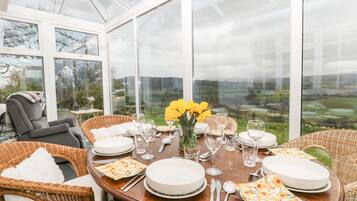 Cottage | Dining