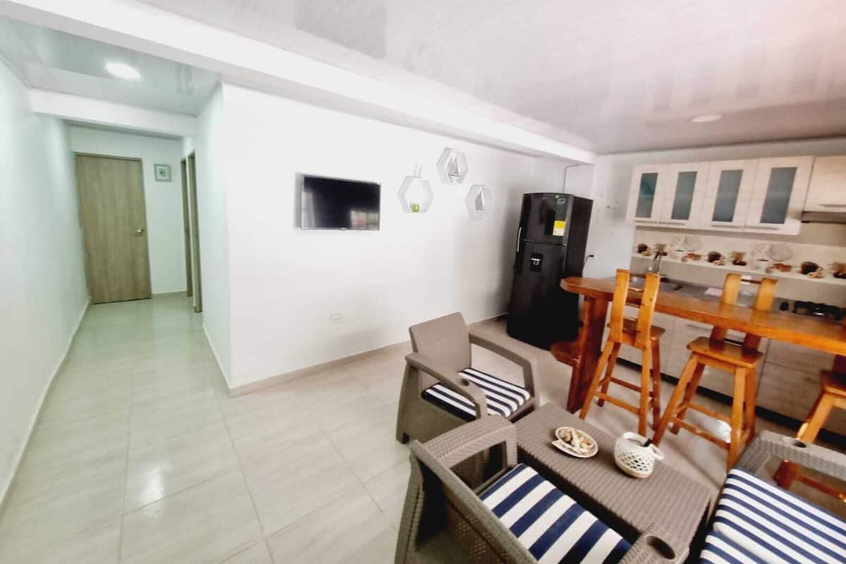 Family Apartment, 2 Bedrooms, Corner | 2 bedrooms, free WiFi, bed sheets
