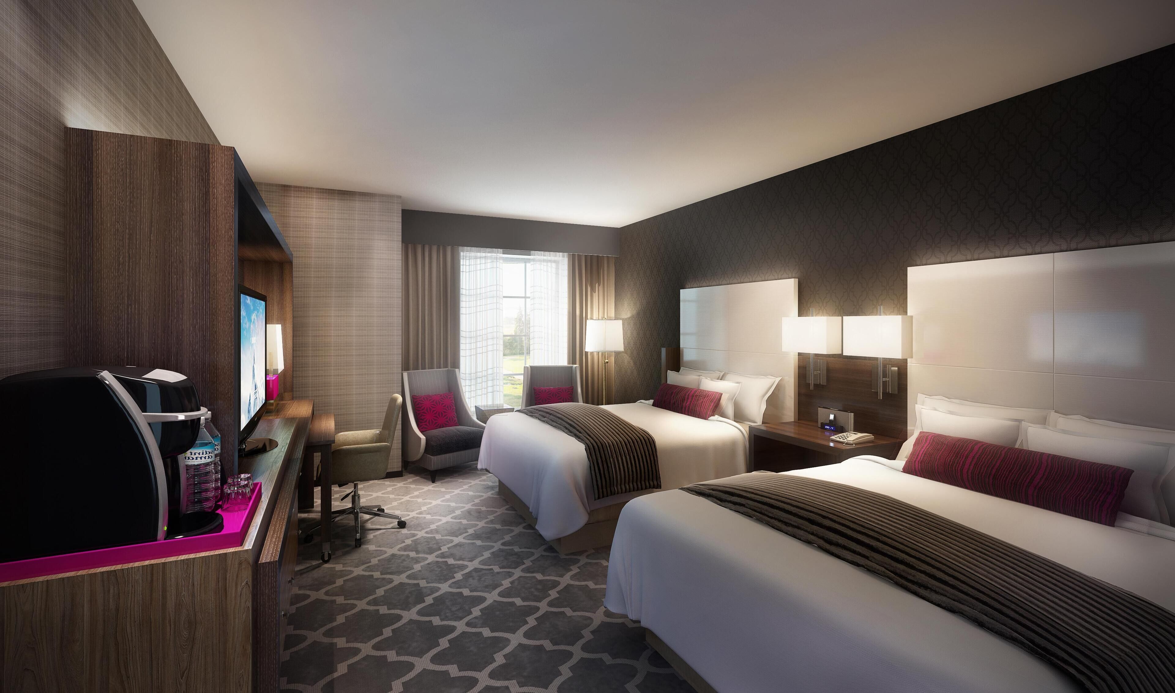 Deluxe Double Queen Room steps from Graceland -Pool -Gym -Airport Shuttle