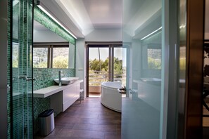 Jetted tub, hydromassage showerhead, hair dryer, towels - Varkiza Beach 1 bedroom 4 pers (Vari-Voula-Vouliagmeni)