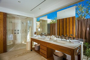 Badewanne, Haartrockner, Bidet, Handtücher