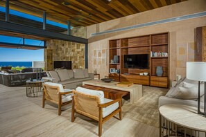 Fernseher, Kamin, Arbeitsbereiche