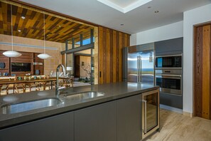 Kühlschrank, Herdplatte, Geschirrspüler