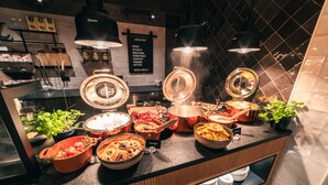 Daily continental breakfast for a fee - Fasson Hotel (Heede)