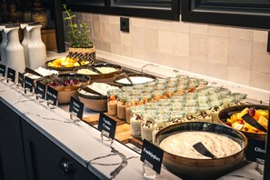 Daily continental breakfast for a fee - Fasson Hotel (Heede)