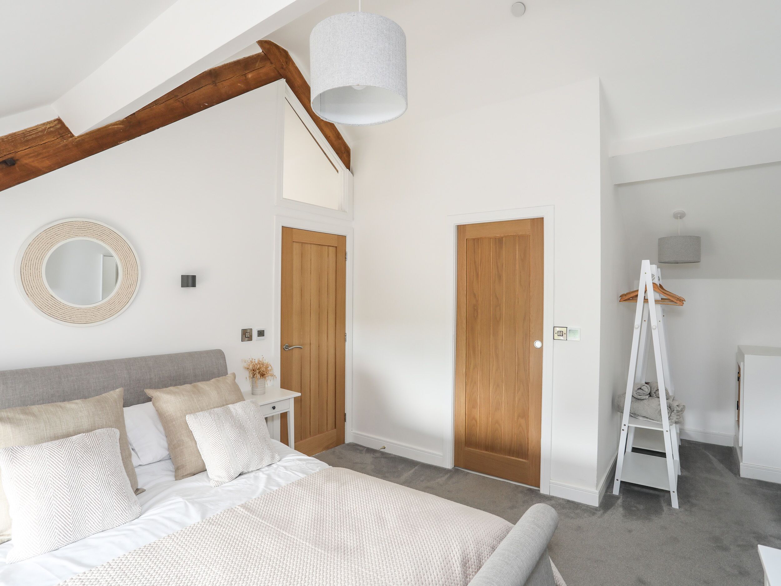 4 bedrooms, individually decorated, individually furnished, free WiFi