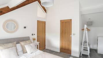 4 makuuhuonetta, yksilöllisesti sisustettu, yksilöllisesti kalustettu