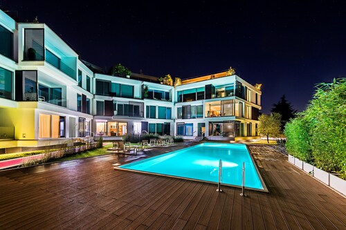 Bristol Exclusive 2/1 by Wonderful Italy