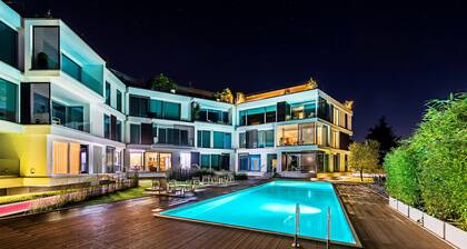 Bristol Exclusive 2/1 by Wonderful Italy