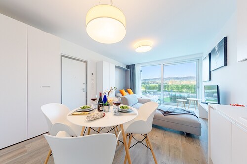 Bristol Exclusive 2/1 by Wonderful Italy