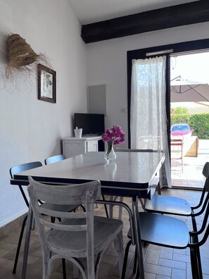 Dining - 2 Bedroom Private vacation home in Sainte-Marie-la-Mer (Sainte-Marie-la-Mer)