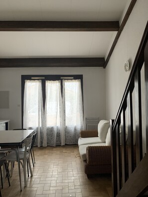 TV - 2 Bedroom Private vacation home in Sainte-Marie-la-Mer (Sainte-Marie-la-Mer)