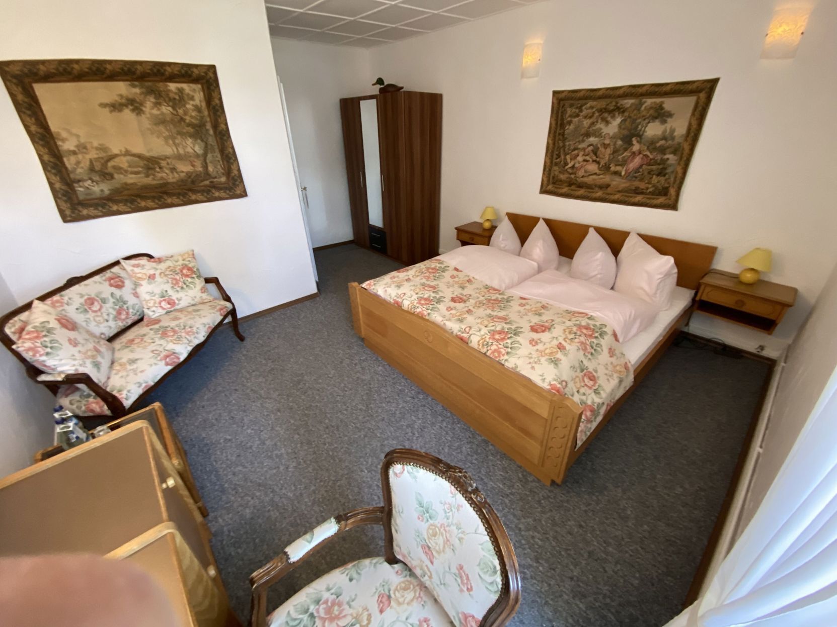 Individually decorated, individually furnished, travel crib, free WiFi