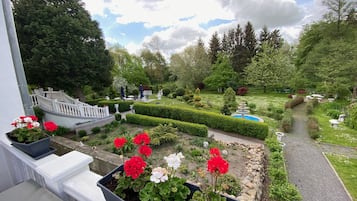 Romantic Studio Suite, Garden Area | Terrace/patio