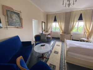 デラックス ダブルまたはツインルーム | 客室ごとに異なる装飾、客室ごとに異なるインテリア、旅行用ベビーベッド、WiFi (無料)