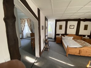 Romantic Studio Suite, Garden Area | Individually decorated, individually furnished, travel cot, free WiFi - Jagdschloss Lalendorf (Lalendorf)
